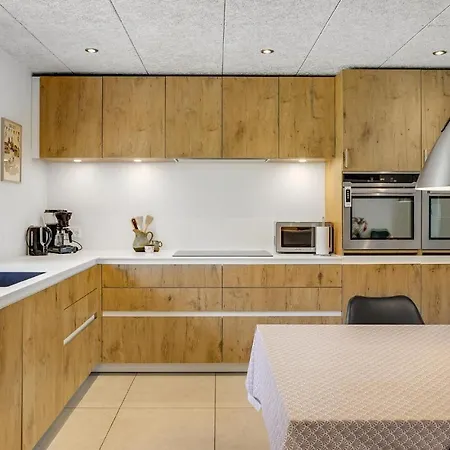Σπίτι διακοπών 6 Bedroom Awesome In