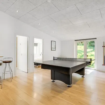 6 Bedroom Awesome In *